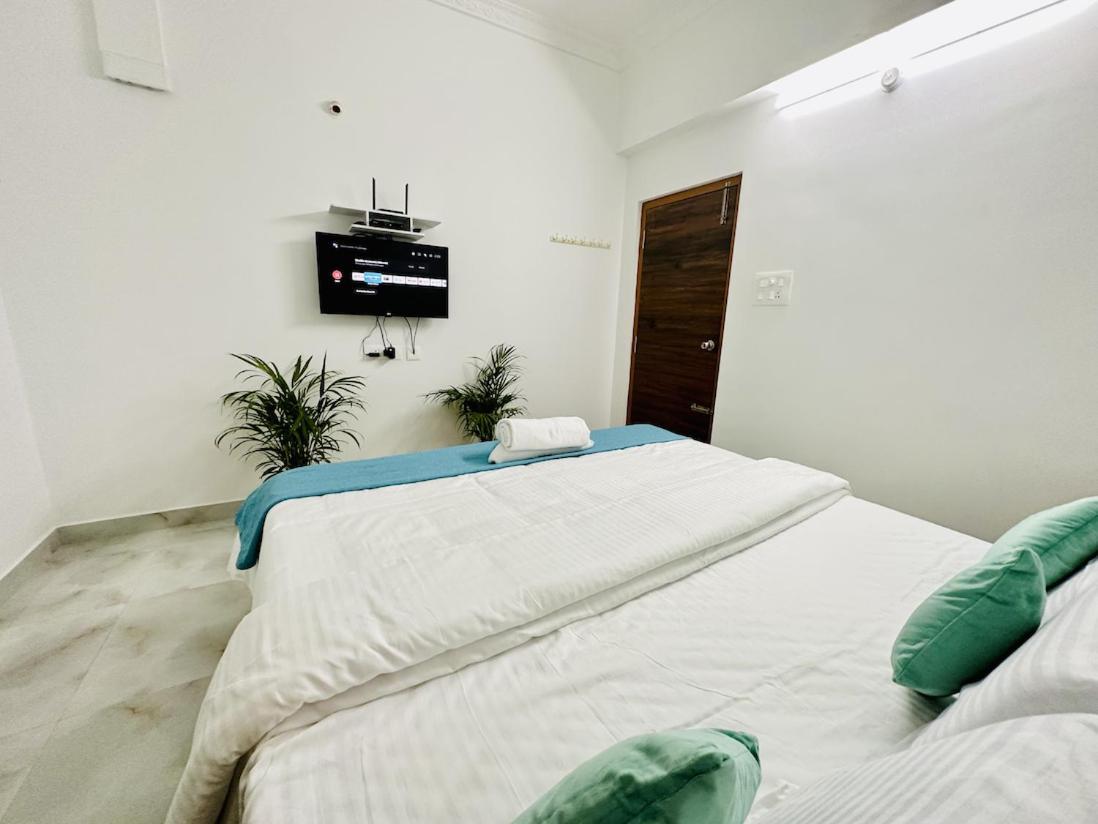 Tirupati Homestay - Shilparamam - Luxury Ac Apartments By Stayflexi - Fast Wifi, Kitchen, Android Tv - Walk To Ps4 Pure Veg Restaurant - Easy Access To Airport, Railway Station And To All Temples Eksteriør billede